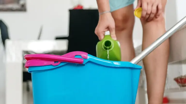 Pulisci tutto con 3 rimedi naturali che sostituiscono ogni detersivo