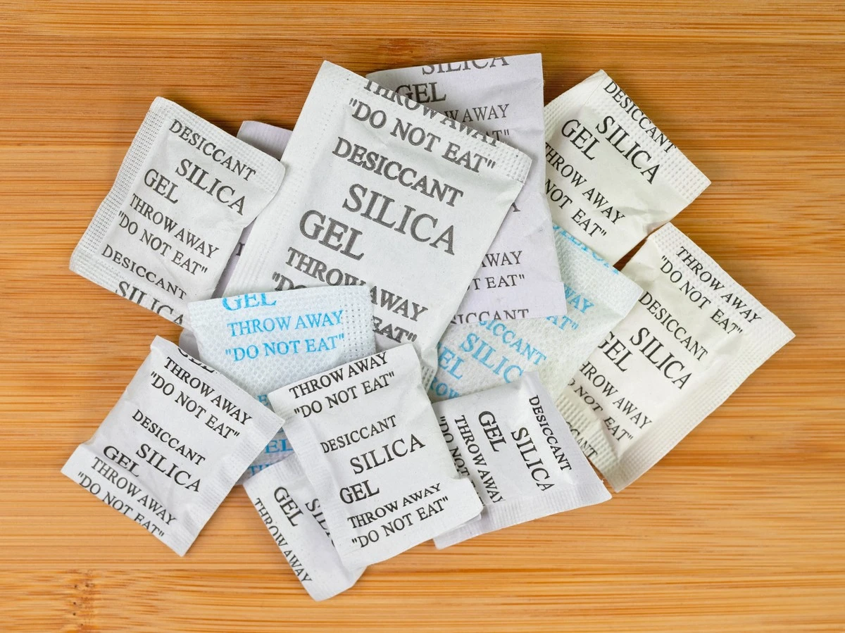 5 modi geniali per riutilizzare i sacchetti di gel di silice in casa