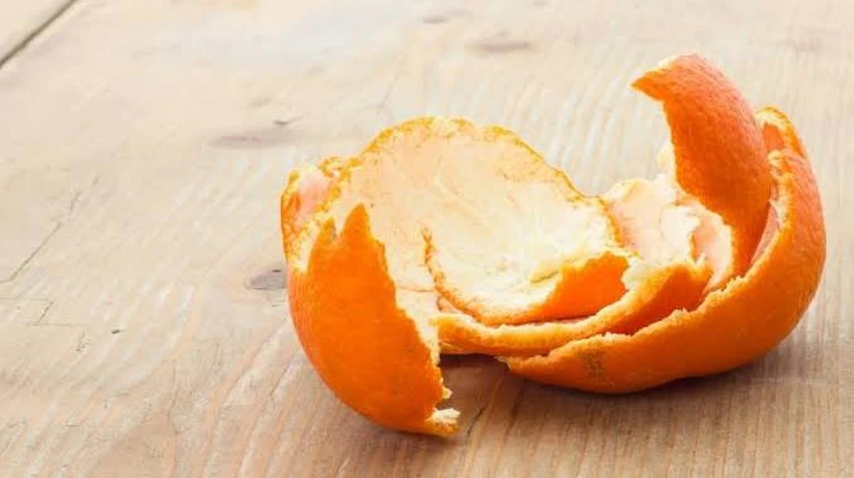 Bucce di mandarino e bicarbonato: il trucco che sgrassa e profuma la casa in 5 mosse