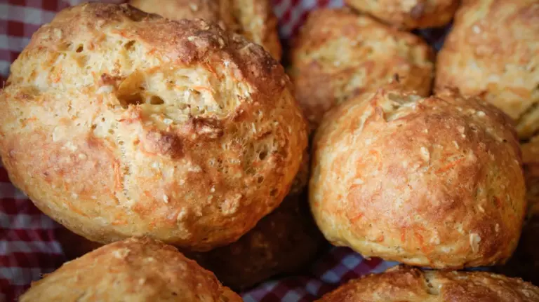 Furlana di fiocchi d'avena e quark: il pane a basso contenuto di carboidrati che conquista al primo morso