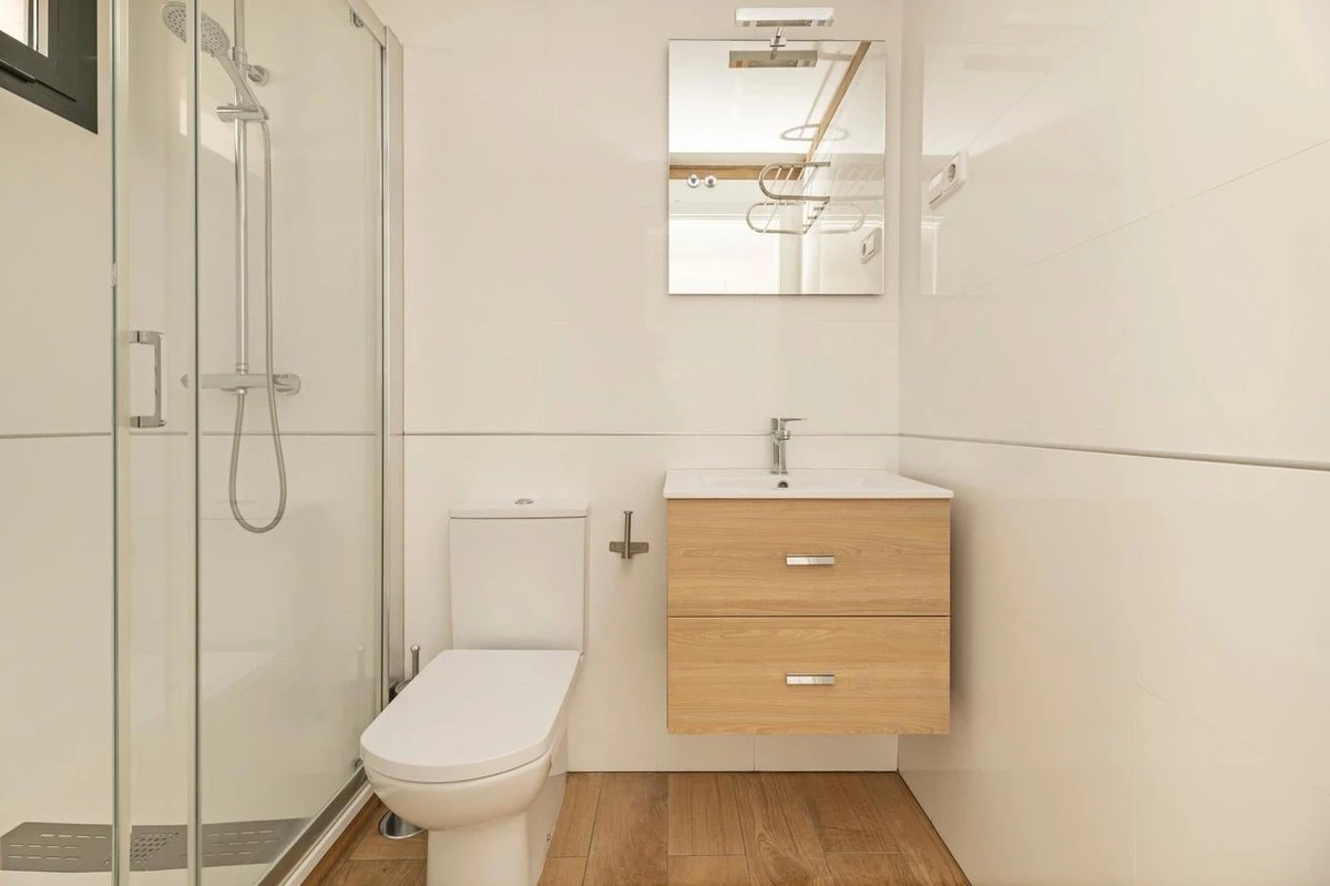 Il trucco geniale che trasforma il tuo piccolo bagno: Dalla cucina arriva la soluzione inaspettata