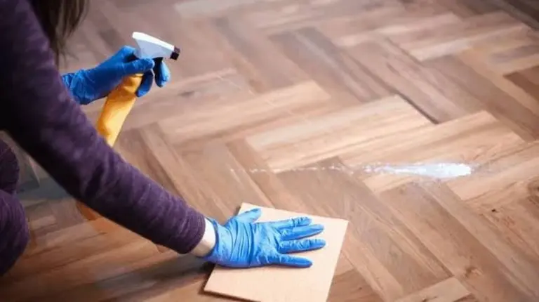 Il Trucco Semplice per un Pavimento di Cucina Sempre Immacolato (Senza Chimici!)