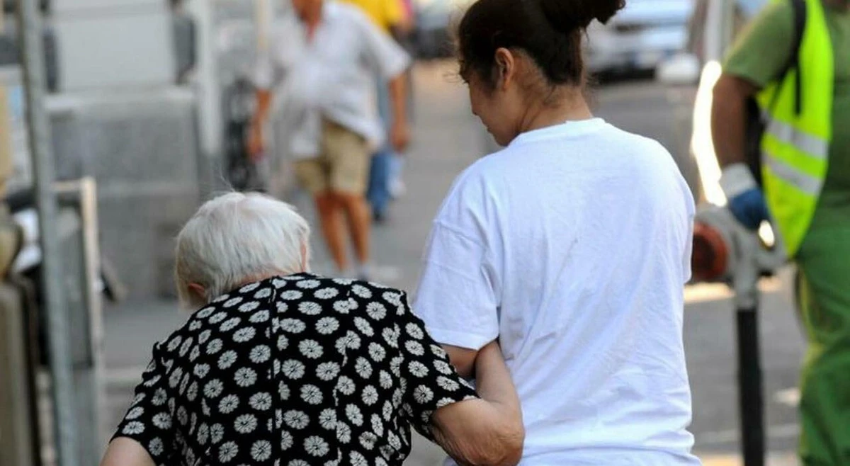 Lavoro domestico in Puglia: contratti in calo, allarme lavoro nero e famiglie in sofferenza