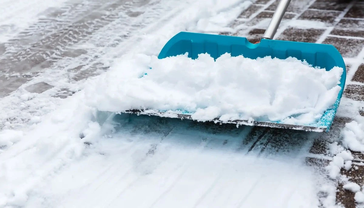 Neve e ghiaccio: dove trovare sale e sabbia antigelo gratis (e perché dovresti farlo subito)