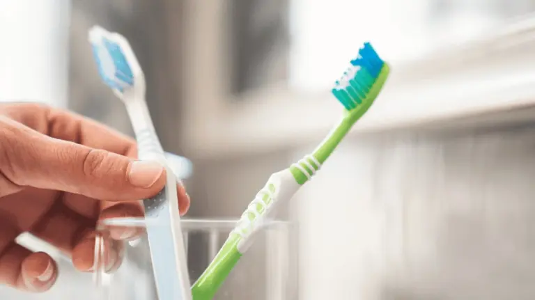 Non buttarla! 20+ cose che puoi pulire con un vecchio spazzolino da denti