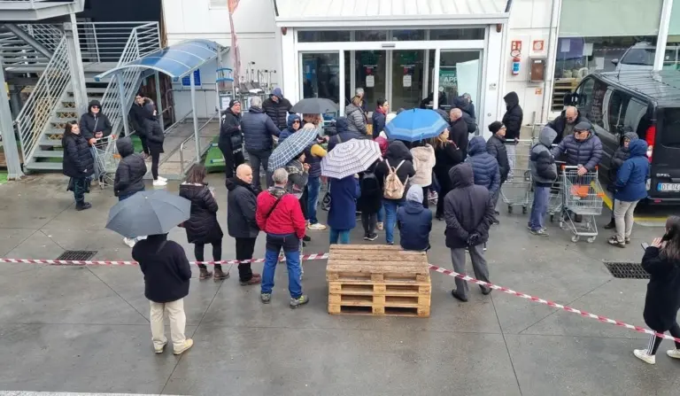 Pellet introvabile a Nuoro: code, razionamenti e il freddo che non dà tregua