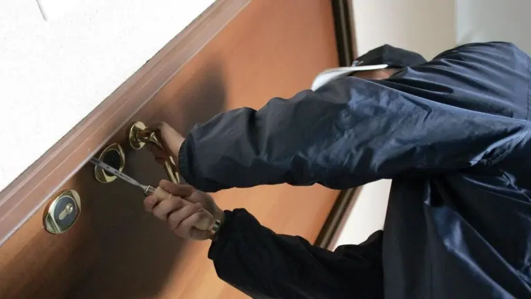 Villetta svaligiata nonostante gli allarmi? I 5 errori che rendono la tua casa un bersaglio facile
