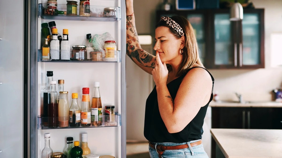 7 alimenti che migliorano con il freddo: li metti in frigo (ma quasi nessuno lo fa)