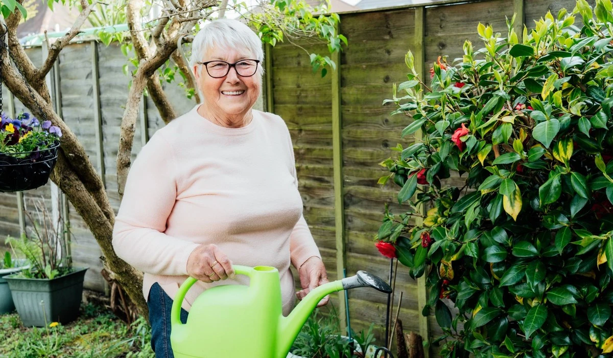 8 rimedi della nonna per eliminare le formiche in giardino che funzionano davvero
