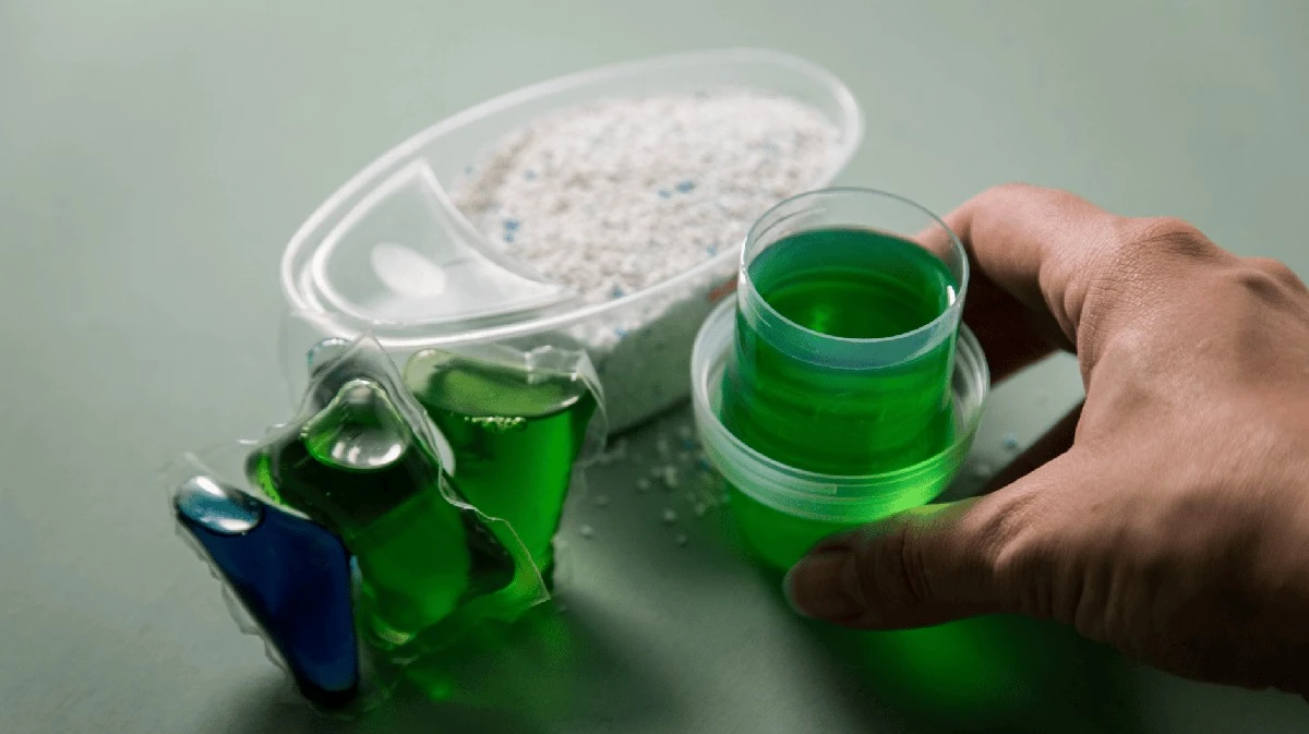 Detersivo in polvere o liquido? L'esperta rivela quale prodotto evitare per un bucato impeccabile