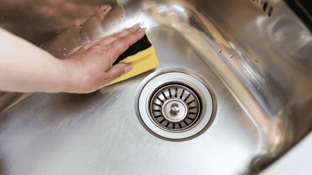 Olio in cucina: il segreto per un lavandino brillante che nessuno ti dice