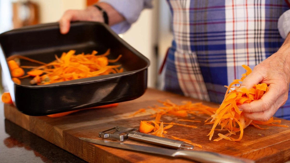 Scarti di carota: 7 modi geniali per riutilizzarli che ti faranno risparmiare